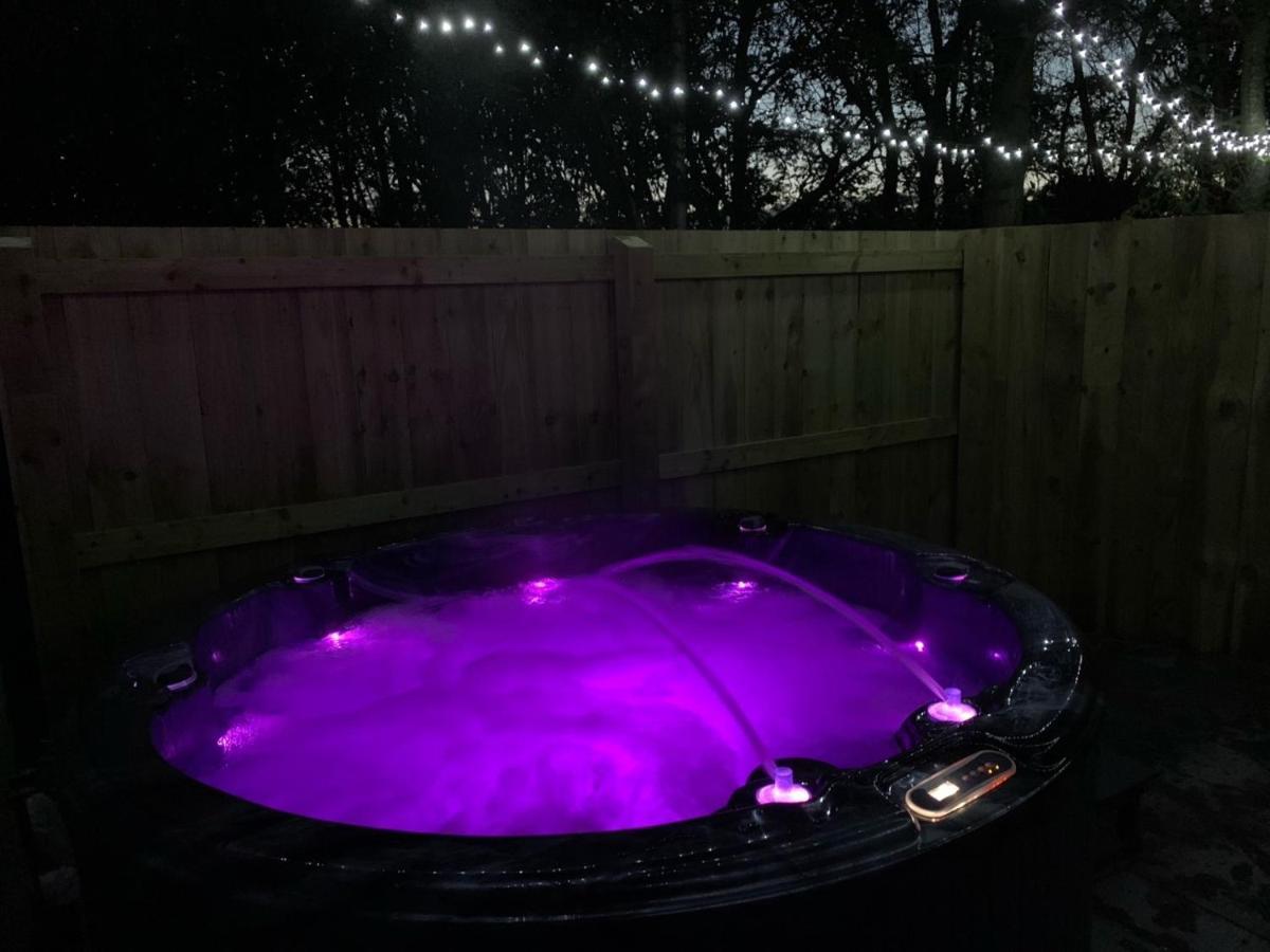 Lola Lodge - Luxury Hot Tub Retreat Newton on the Moor Eksteriør billede