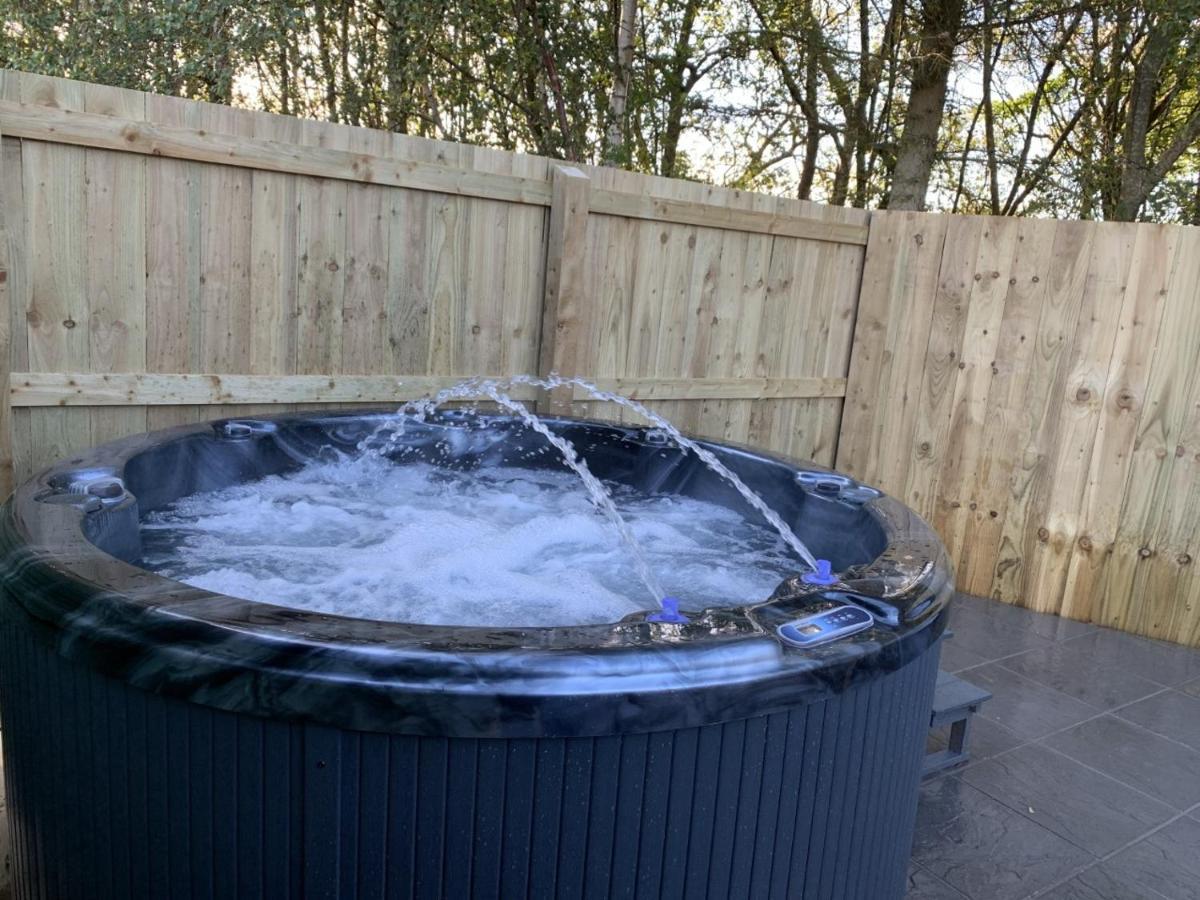 Lola Lodge - Luxury Hot Tub Retreat Newton on the Moor Eksteriør billede