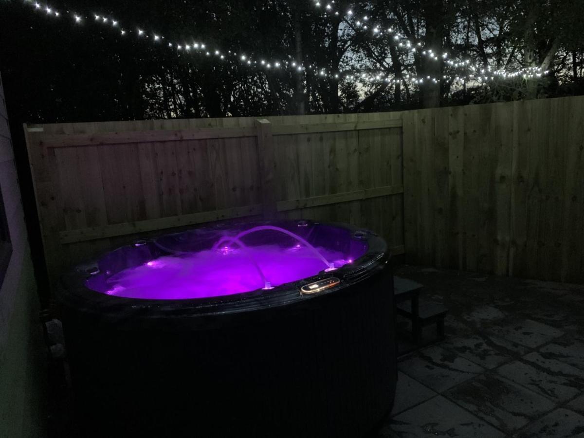 Lola Lodge - Luxury Hot Tub Retreat Newton on the Moor Eksteriør billede